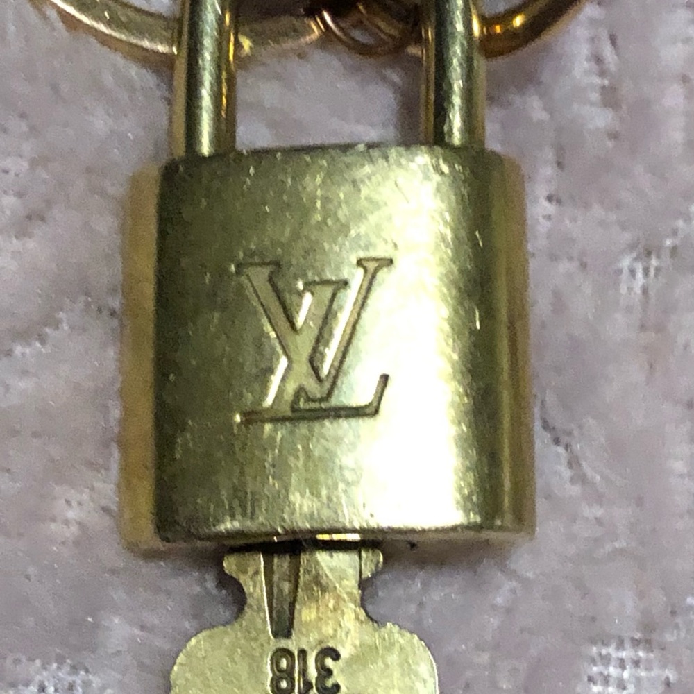 LV #318 Lock & Key